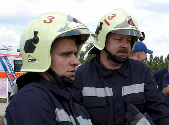 Kameraden der FF Bornim beim Pokalwettkampf 2006